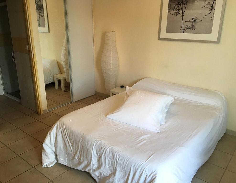 Logis Hotel Le Clos Saint Loup Bram Екстериор снимка