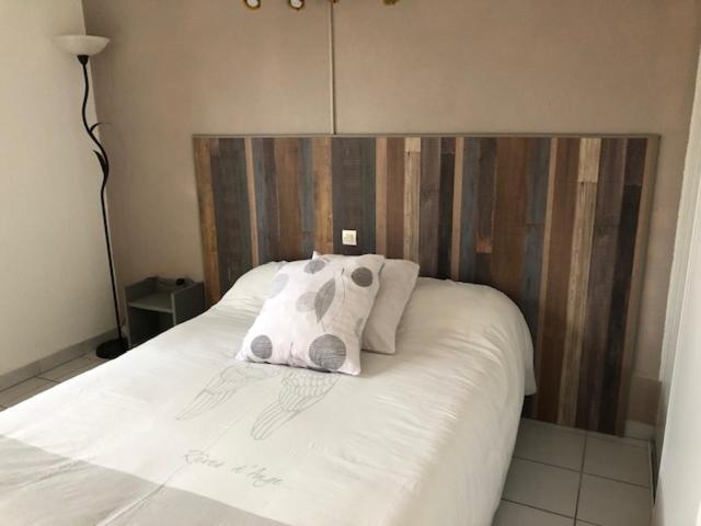 Logis Hotel Le Clos Saint Loup Bram Екстериор снимка